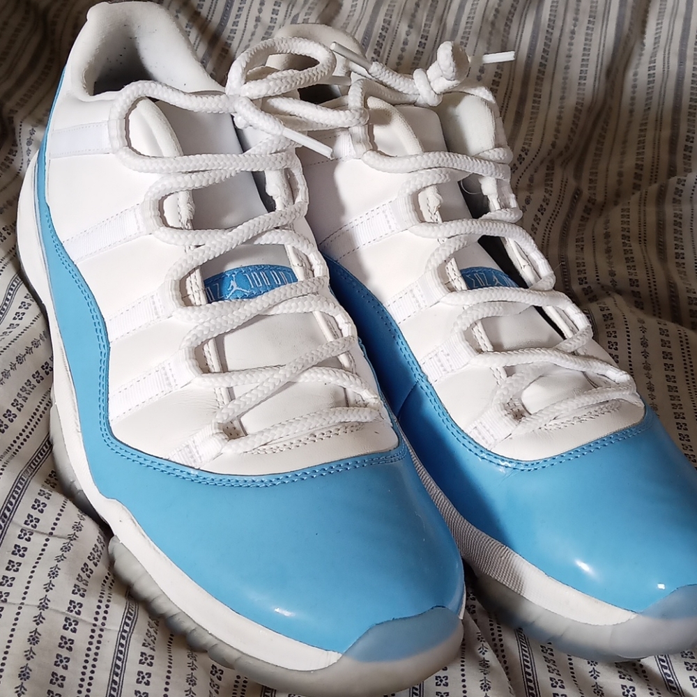 Jordan 11 lows in carolina blue - Picture 3 of 12